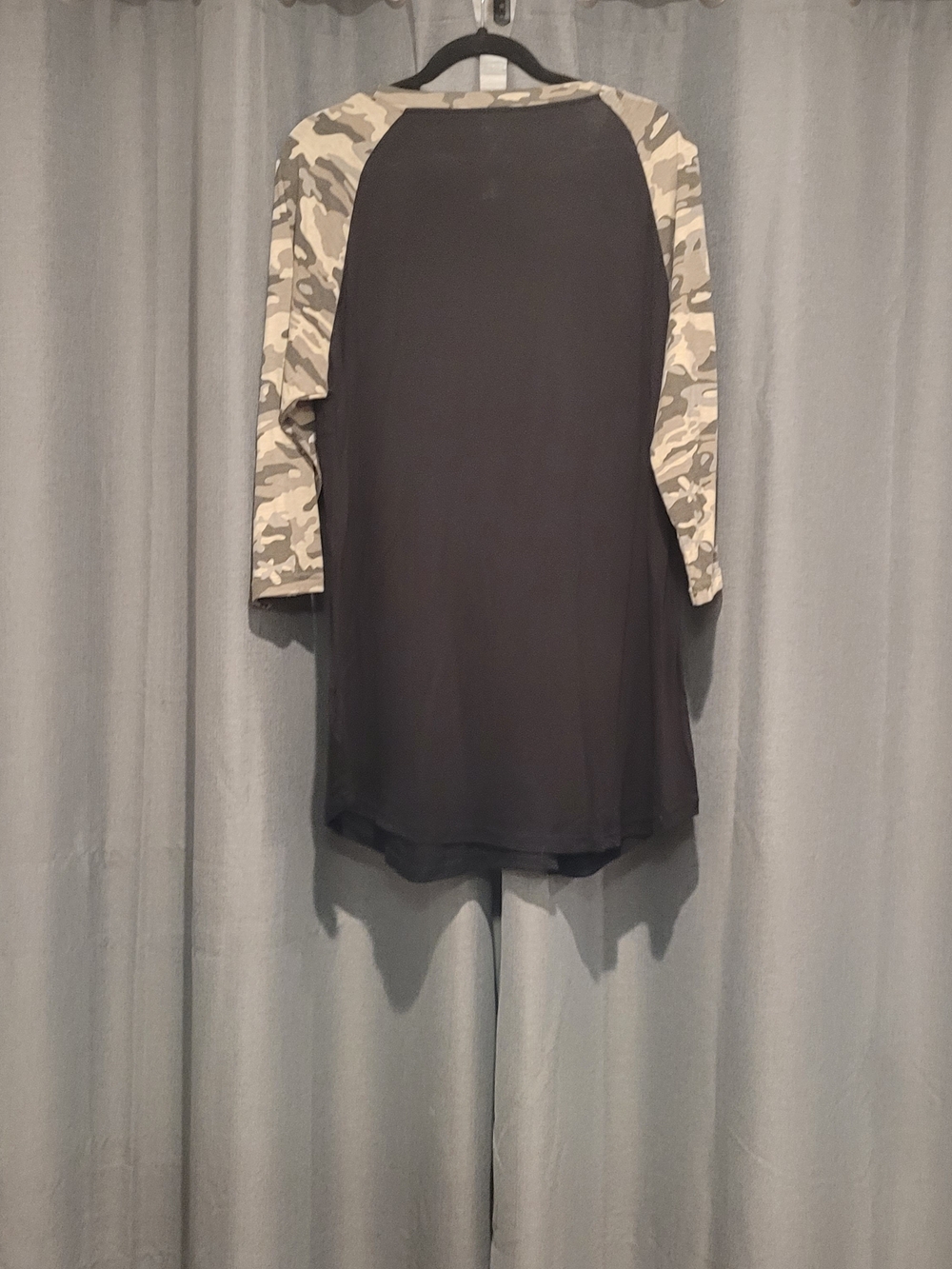 Tickled Teal Women's Black Raglan Tee with Camo Sleeves 3X - Picture 2 of 7